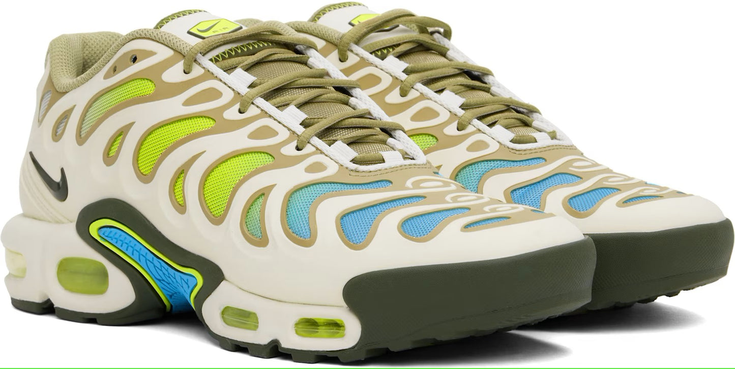 Nike Air Max Plus Drift Sneakers – Off-White & Khaki Gradient Design