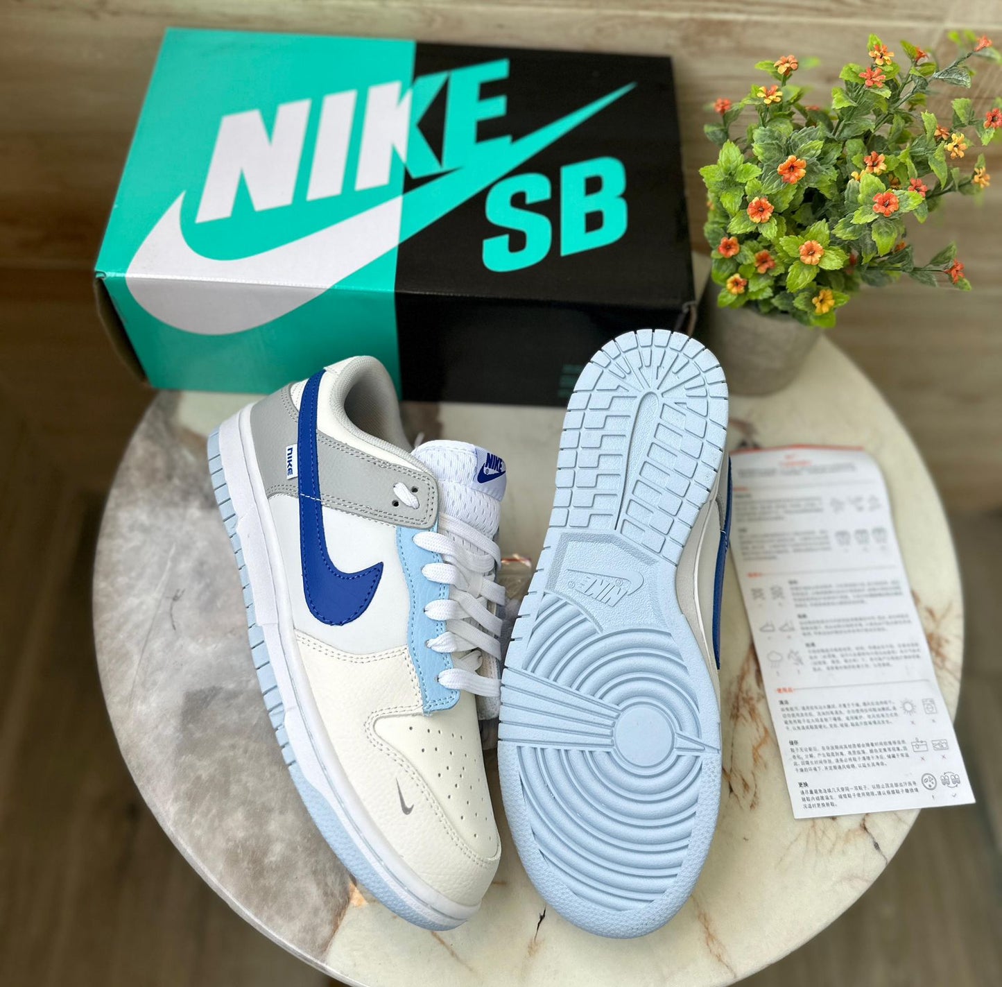 Nike sb dunk ivory hyper royal