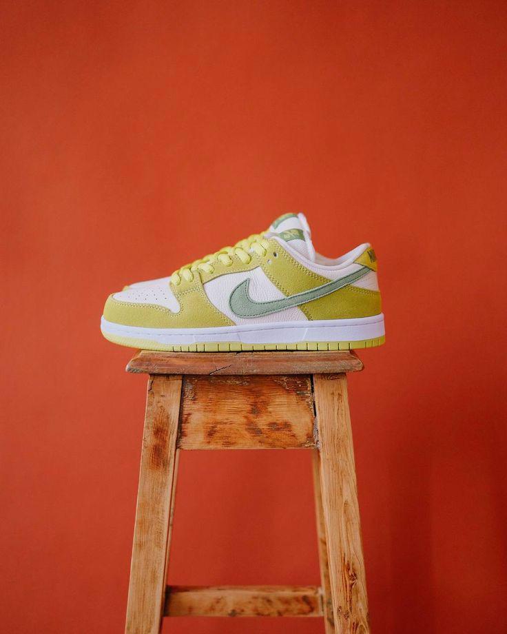 Nike SB Dunk "Green Apple" | Premium Skateboard Sneakers | Zoom Air Cushioning