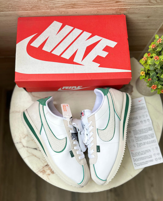 NIKE CORTEZ PETALS UNITED