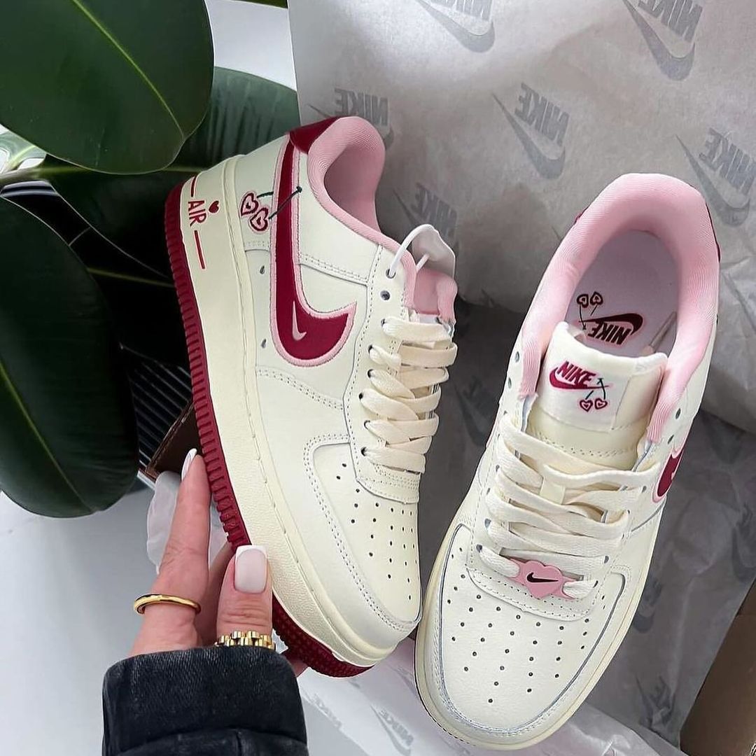 Nike airforce valentine's