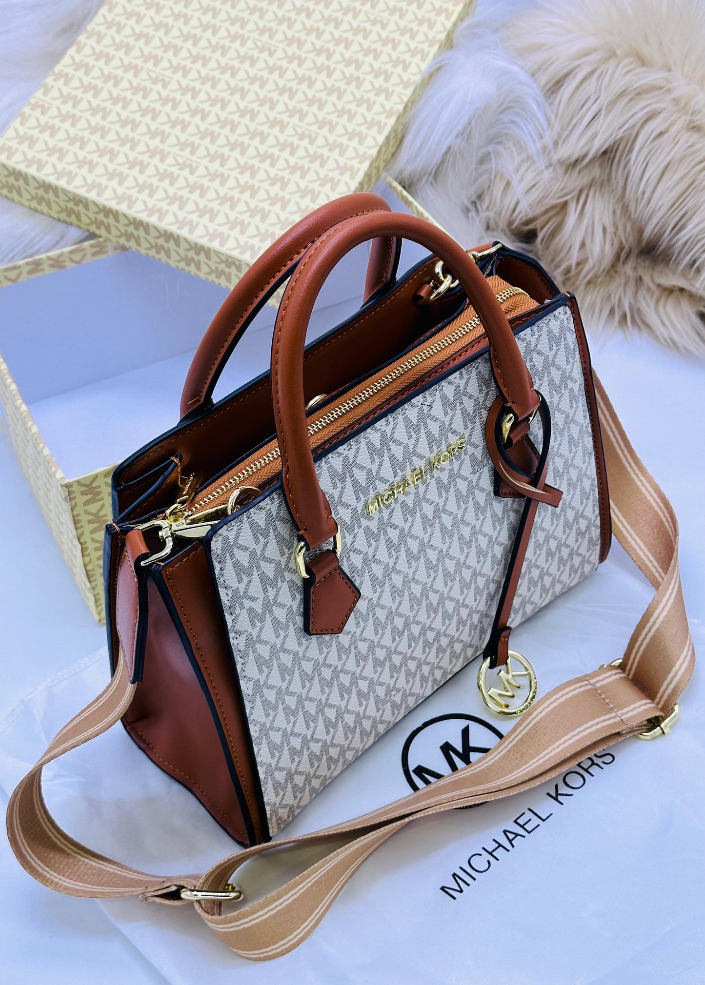 MICHAEL KORS BAG