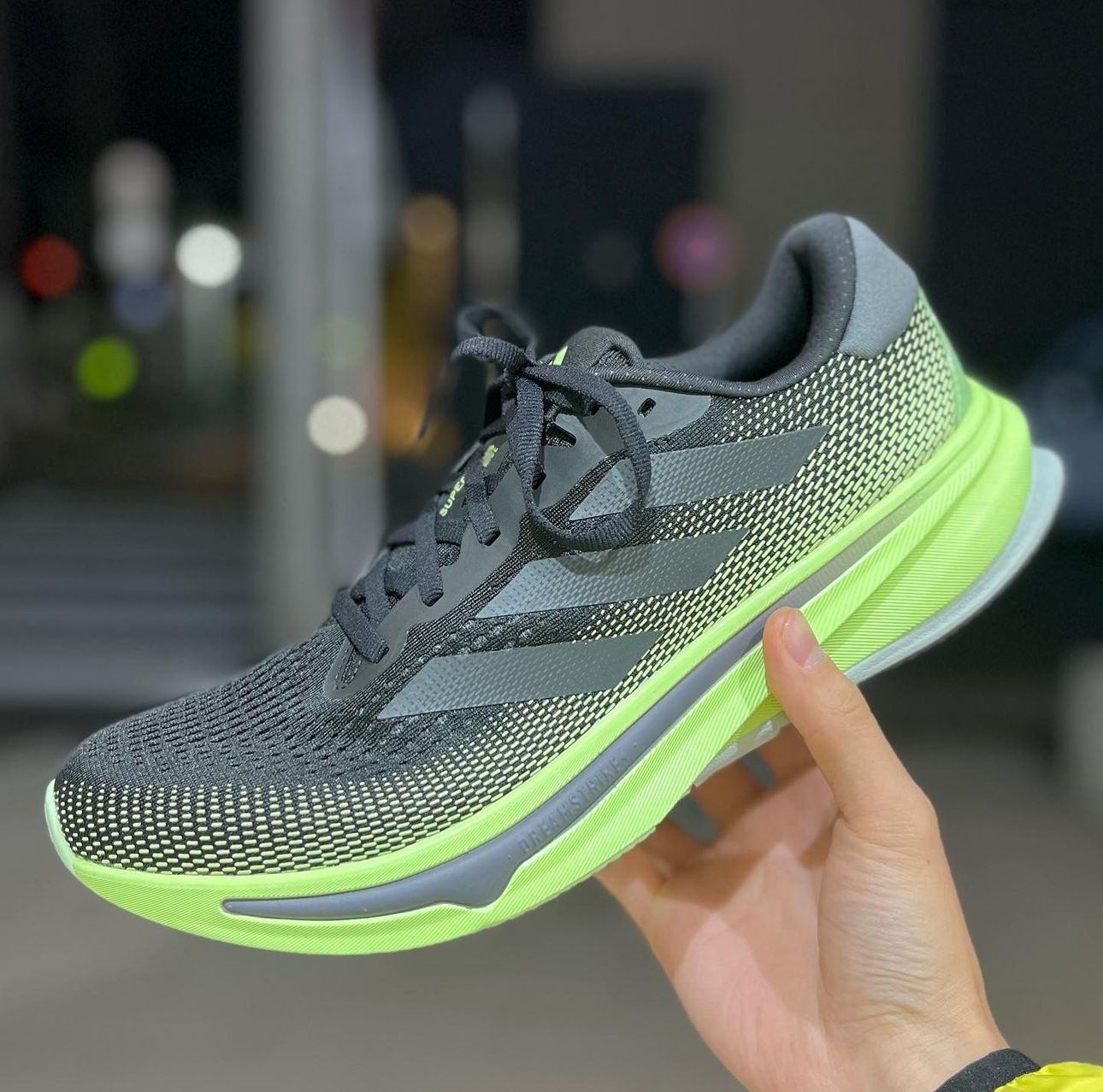 SUPERNOVA RISE RUNNING SHOES