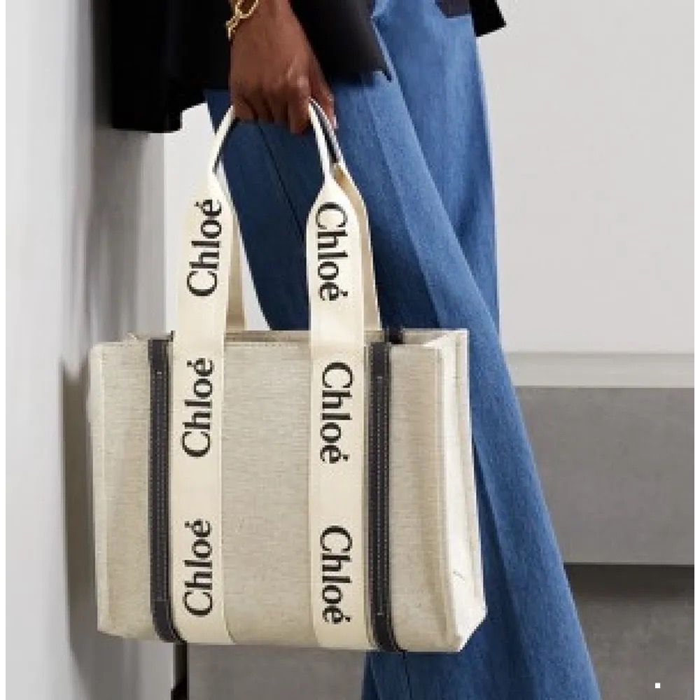 CHLOÉ MEDIUM WOODY TOTE HAND BAG