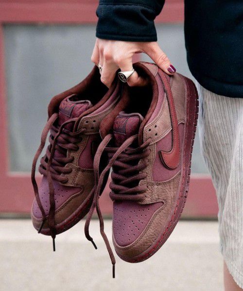 Nike SB Dunk Low
Burgundy Crush