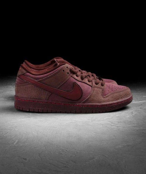 Nike SB Dunk Low
Burgundy Crush