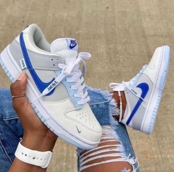 Nike sb dunk ivory hyper royal