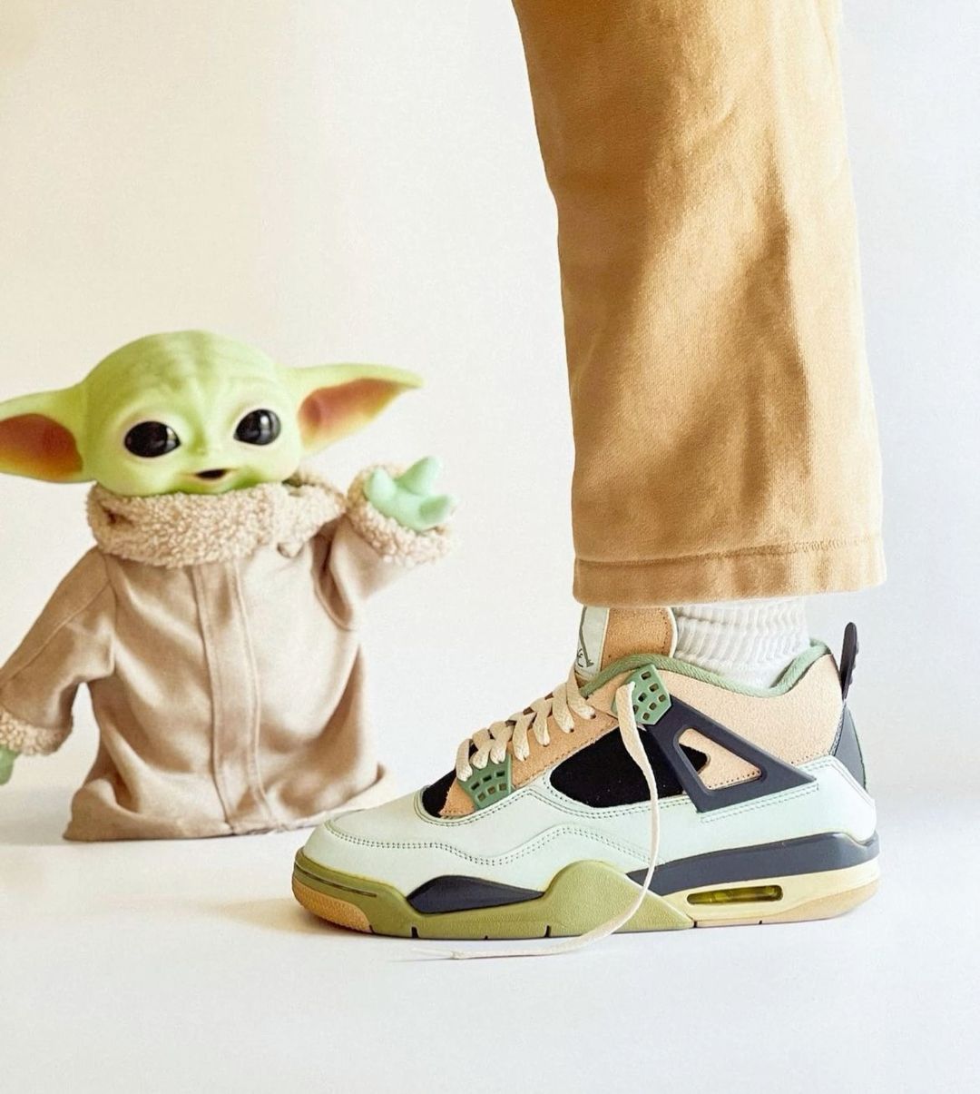 Air Jordans Retro 4 Baby Yoda