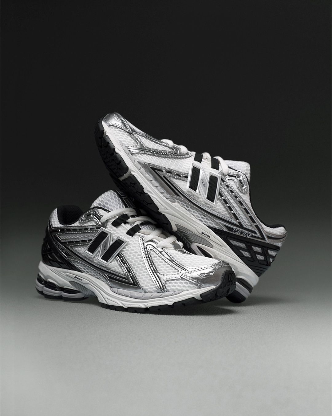 New Balance 1906 – Silver Black Metallic