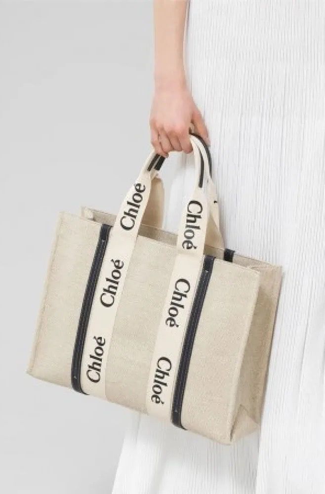 CHLOÉ MEDIUM WOODY TOTE HAND BAG